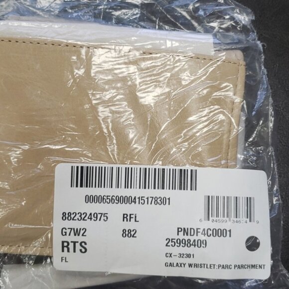 HOBO Galaxy Leather Wristlet - Picture 3 of 3